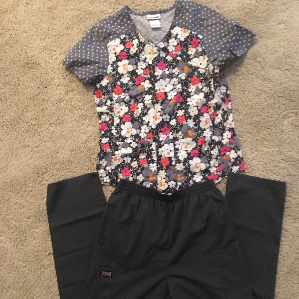 Scrub set